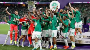 من أجل كأس العالم.. استبعاد محرز وكيسيه وإيبانيز أمام الخليج
                
                قرر الألماني ماتياس يايسله مدرب أهلي جدة استبعاد الثلاثي البرازيلي روجر ايبانيز، والجزائري رياض محرز، والإيفواري فرانك كيسيه، من مواجهة الخليج في الجولة الأخيرة للدوري السعودي، حسب جريدة الرياضية السعودية.
                الأربعاء، 20 مايو 2026 – 17:14